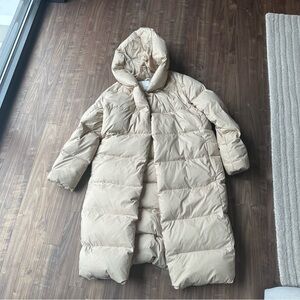 Aritzia Duvet puffer coat